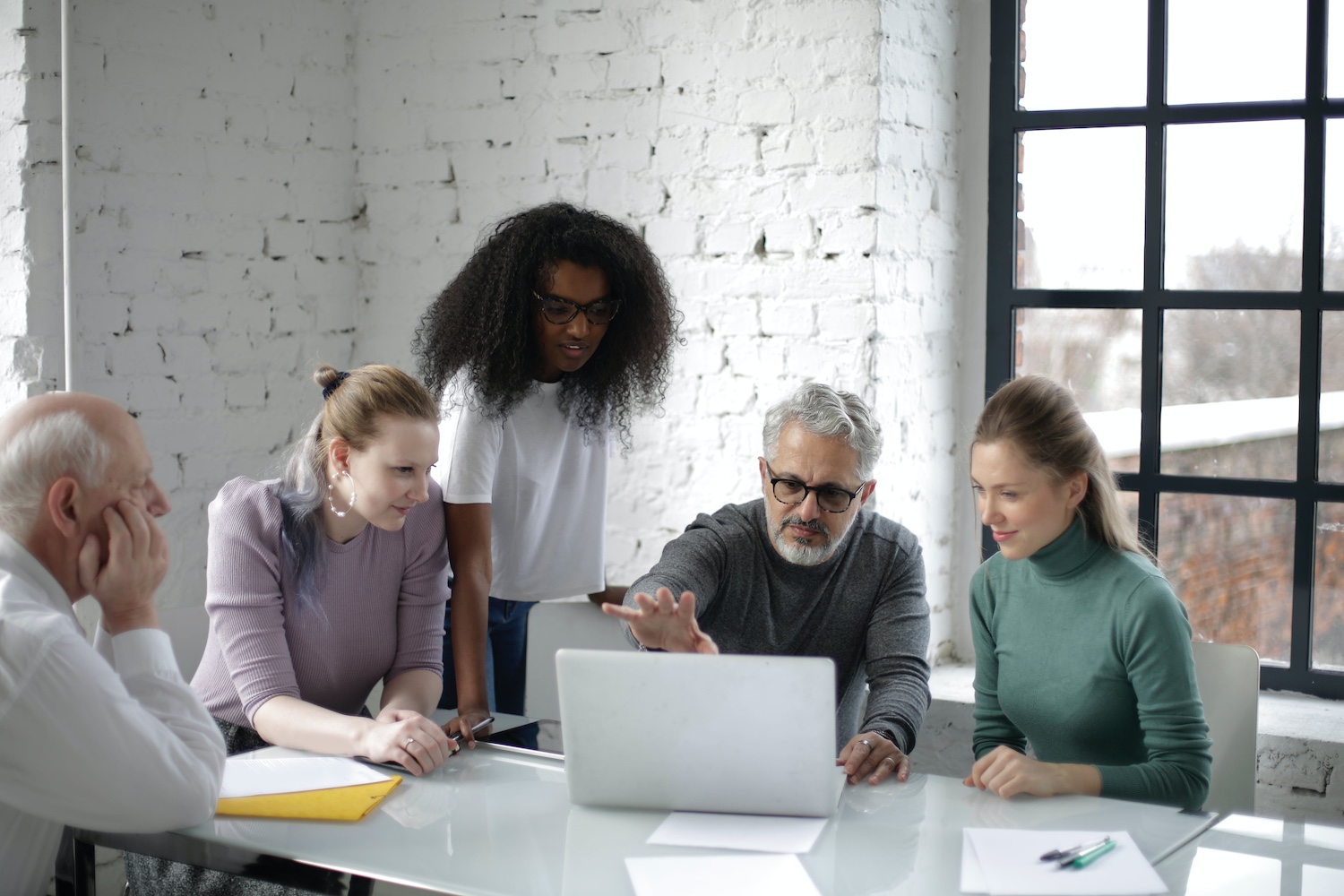 Équipe de travail, de différents âges